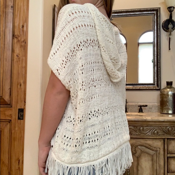 AEO Crochet Poncho - Picture 3 of 8